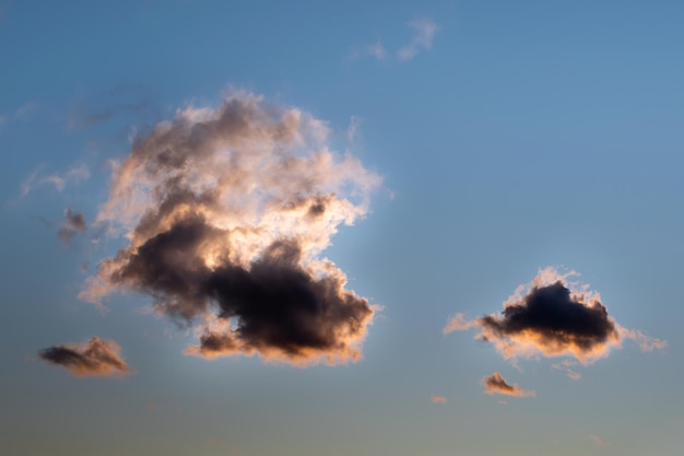 Schwarze Wolken am klaren Himmel Santa Giustina Belluno