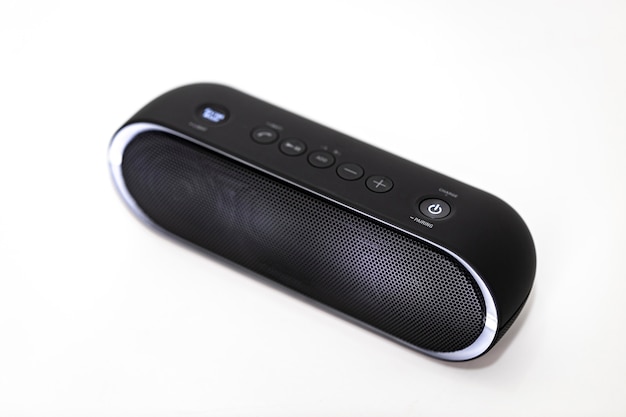 Schwarzer Bluetooth-Lautsprecher mit Lichtern