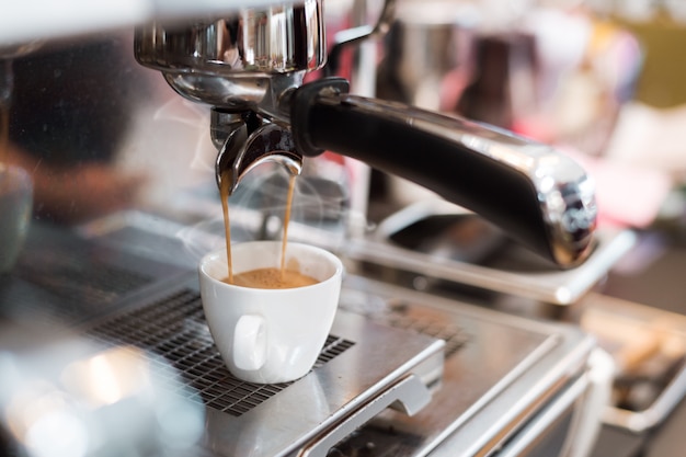 schwarzer Kaffeemorgen auf Kaffeemaschine