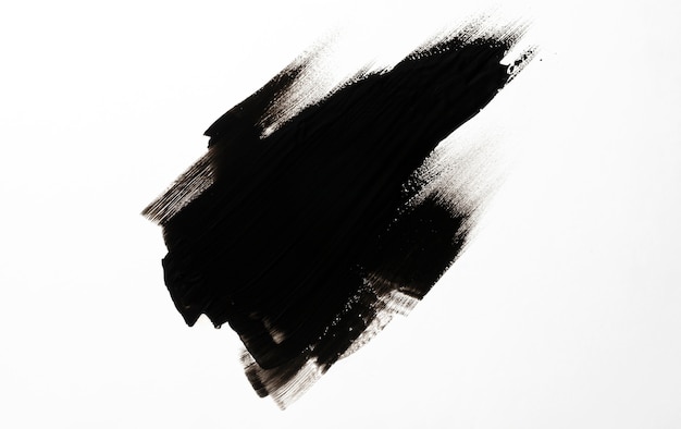 Foto schwarzer pinselstrich auf weißem hintergrund