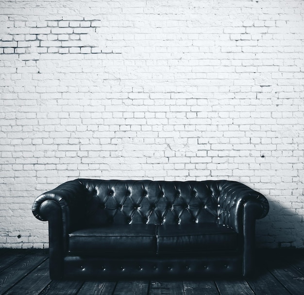 Schwarzes Leder-Sofa