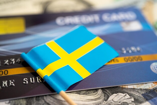 Schweden Flagge auf Kreditkarte Finanzen Entwicklung Bankkonto Statistik Investitionen Analytische Forschungsdaten Wirtschaft Börsenhandel Unternehmenskonzept