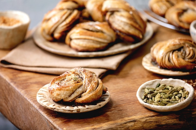 Schwedische Kardamombrötchen Kanelbulle