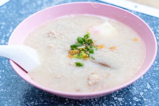 Schweinecongee mit Ei zum Frühstück