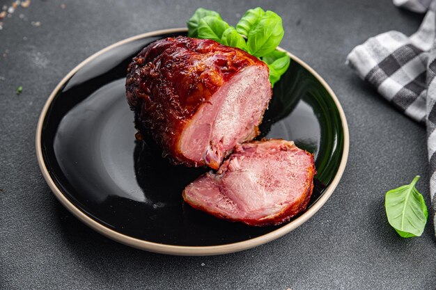 Schweinefleisch gebackenes Fleisch am Knochen Gourmet-Mahlzeit Snack auf dem Tisch Kopierraum Lebensmittelhintergrund rustikal