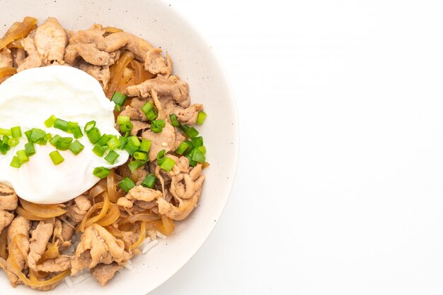 Schweinefleisch Reisschale mit Ei (Donburi) - japanische Lebensmittelart