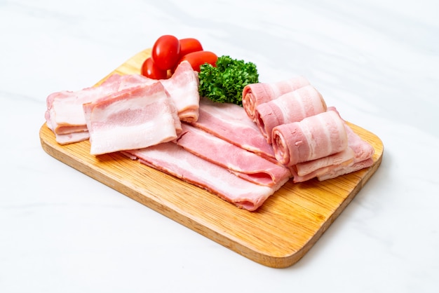 Schweinefleisch Speck in Scheiben geschnitten