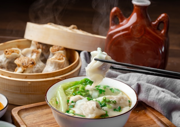 Schweinefleisch Wonton in einer Schüssel