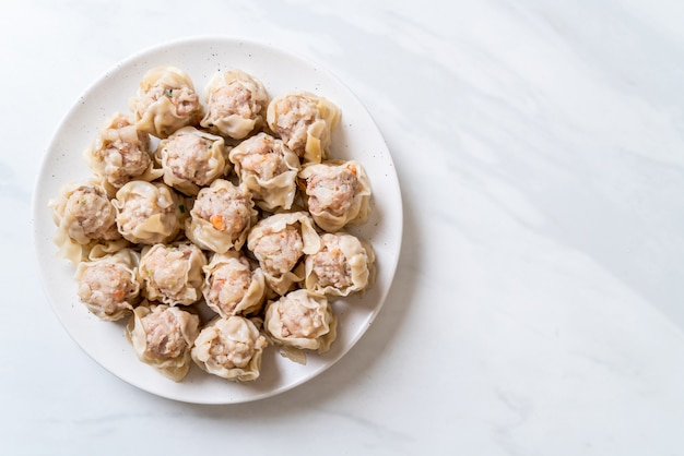 Schweinefleischknödel mit Sauce