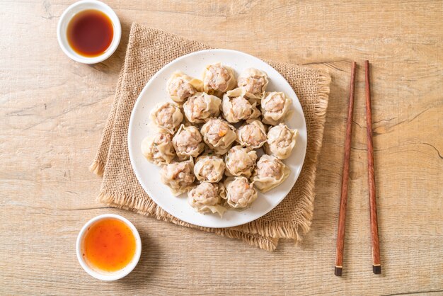 Schweinefleischknödel mit Sauce