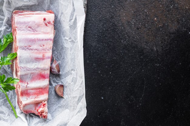 Schweinerippchen rohes Fleisch auf der Knochenrindfleisch- oder Lamm-Zwischenmahlzeit