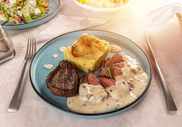 Schweinesteak mit Kartoffelgratin