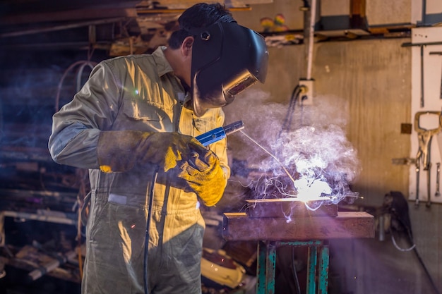 Schweißerei in der Werkstatt