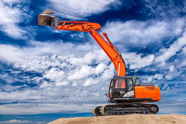 Foto schwerer erdarbeiter auf der baustelle