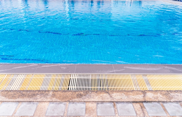 Schwimmbad. Das Unterwasserbild des Schwimmbades im Resort.