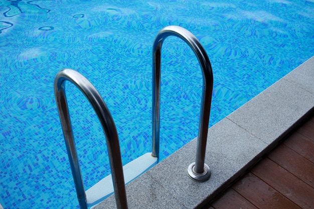 Schwimmbad im Luxushotel