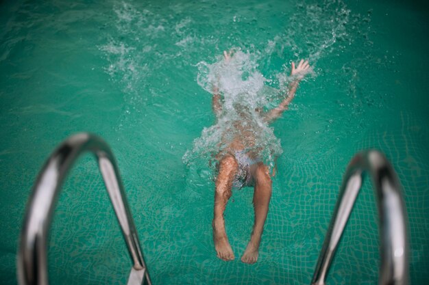 Foto schwimmbad im meer