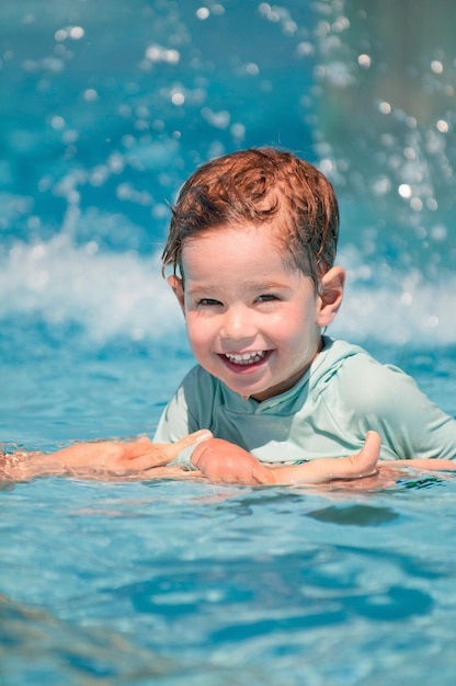 Schwimmbad im Sommer Spaß