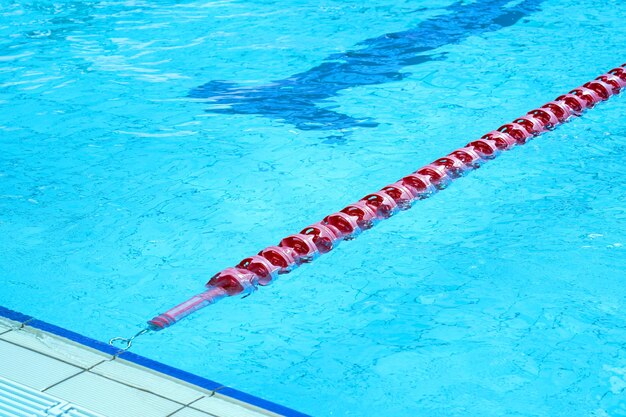 Schwimmbad mit Bahnen