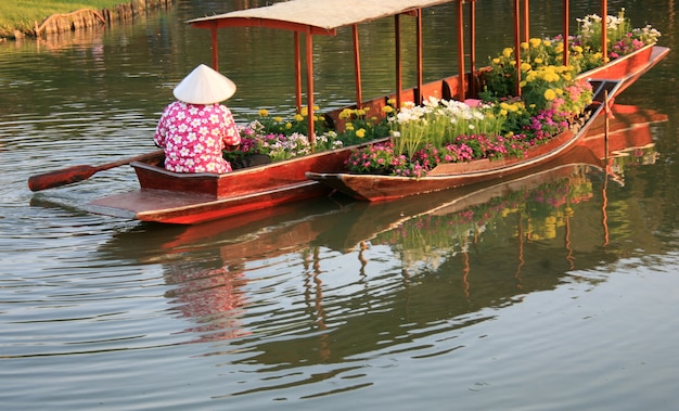 Schwimmender Markt in Thailand