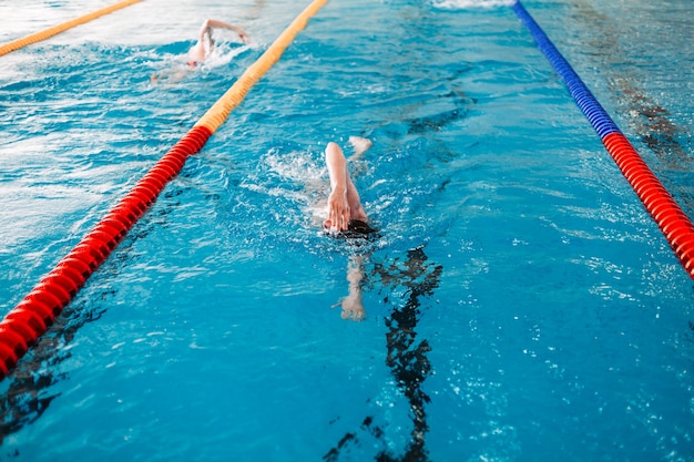 Schwimmwettkämpfe im Schwimmbad