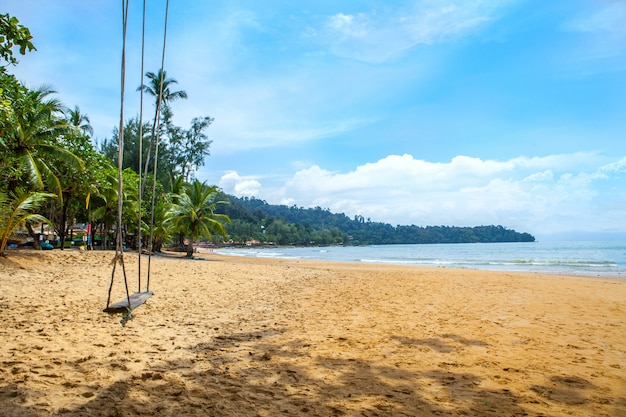 Schwingen Sie auf dem Strand, Khao Lak Phang Nga Thailand