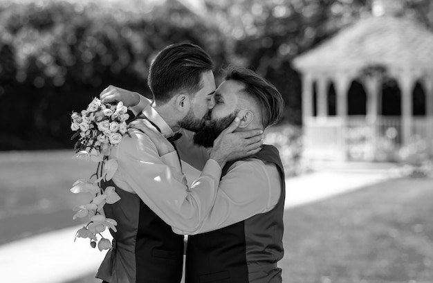 Schwulenpaar Hochzeit Schwulen küssen Schwulen Ehe Nahaufnahme männlicher Kuss Feiertage Feste und Veranstaltungen LGBT