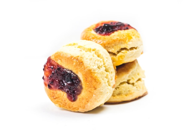 Scone isoliert auf weißem Hintergrund