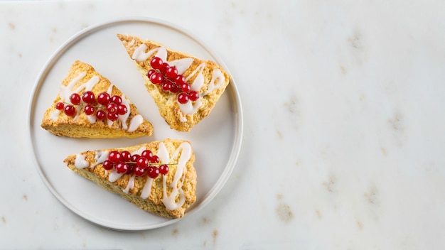 Scones em um fundo branco