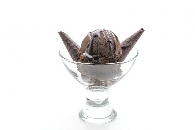 Scoop von chocolated Eiscreme im Glas