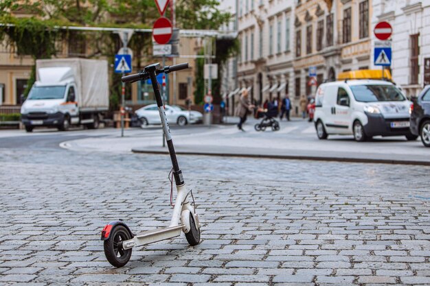 Scooter elétrico na rua da cidade