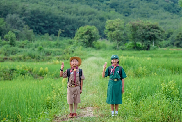 Scout asiatische Studenten in Uniformen