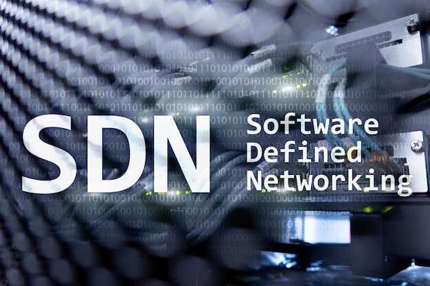 SDN-Software definiertes Netzwerkkonzept auf modernem Serverraumhintergrund