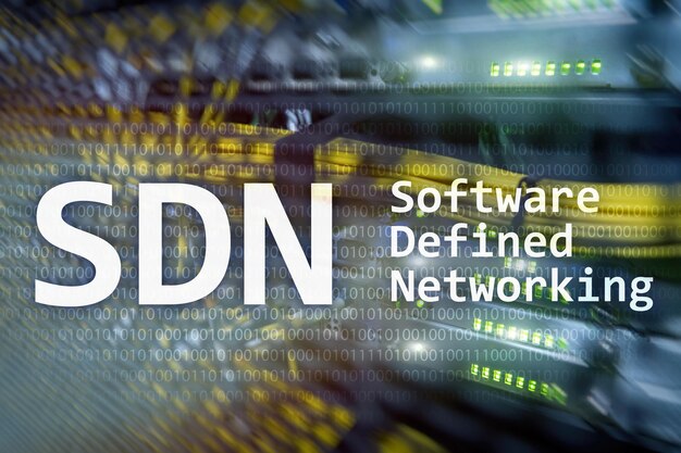 SDN-Software definiertes Netzwerkkonzept auf modernem Serverraumhintergrund