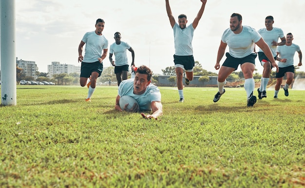 Se você vir uma oportunidade de marcar, tire uma foto de um jogador de rugby marcando uma tentativa enquanto joga em um campo