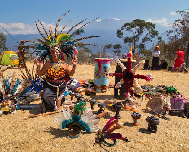 Seãƒâ ± or del sacromonte amecameca - 27 de fevereiro de 2020: dançarinos astecas dançando no parque nacional sacromonte