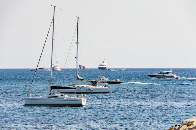 Sea Bay Marina mit Yachten und Booten in Cannes