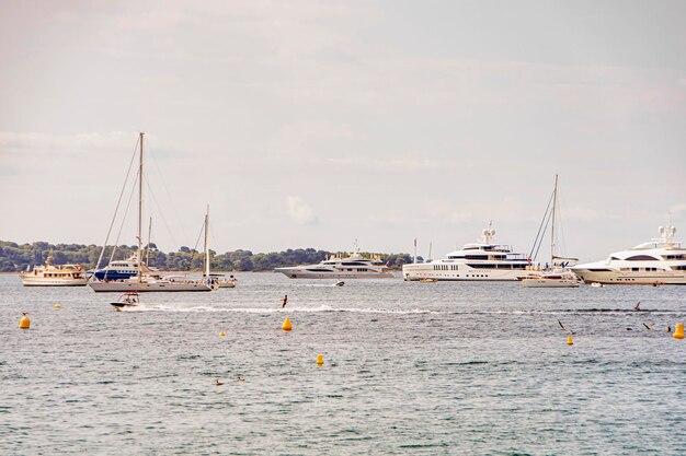Sea Bay Marina mit Yachten und Booten in Cannes
