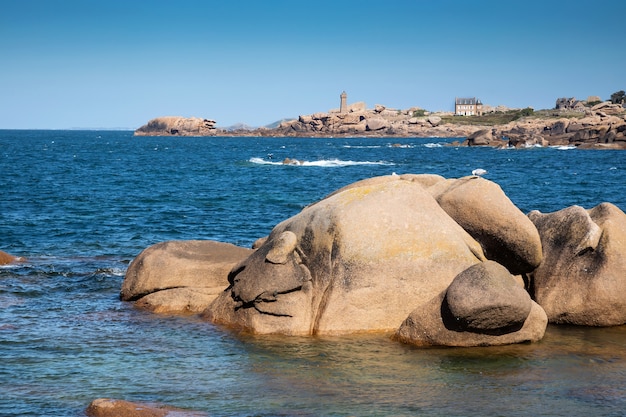 Seascape en Bretaña en verano