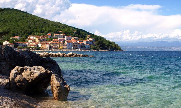 Seascape en Croacia, cerca de la ciudad de Rijeka