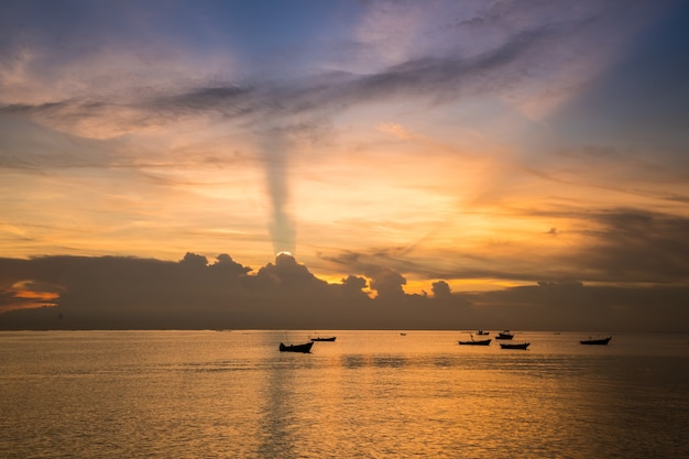 Seascape de pesca no mar do Caribe