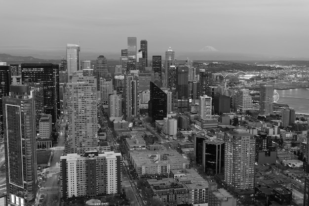 Seattle Washington DC EUA 03 de abril de 2021 skyline de seattle com arranha-céus