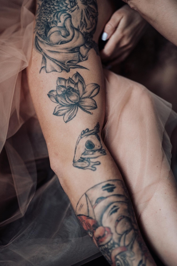 Foto seção média de mulher com mãos