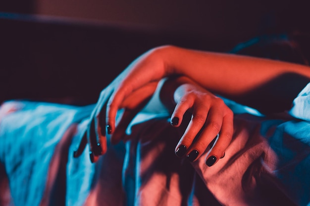 Seção média de mulher deitada