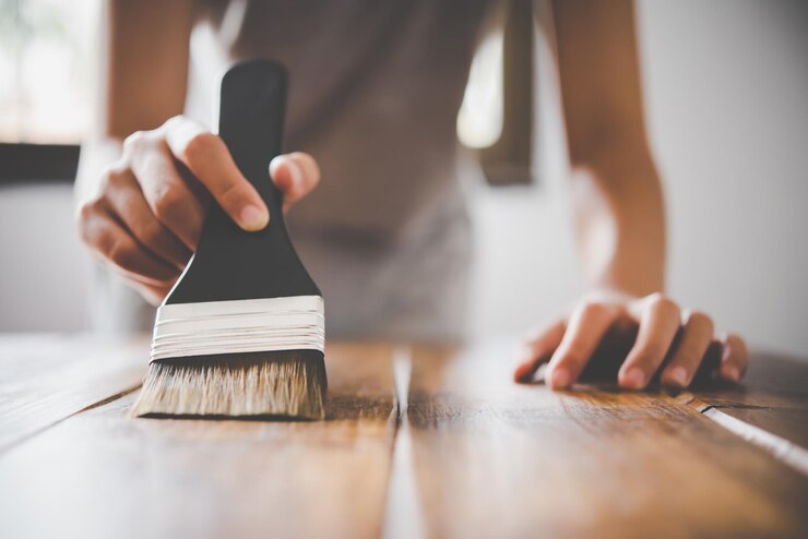 Foto seção média de uma mesa de pintura feminina