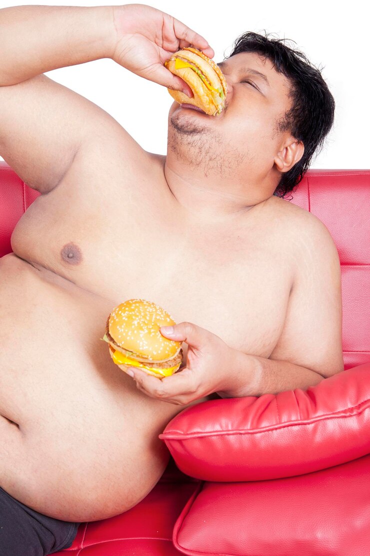 Foto seção média de uma mulher comendo comida