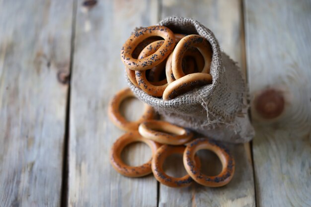 Secar bagels en una bolsa