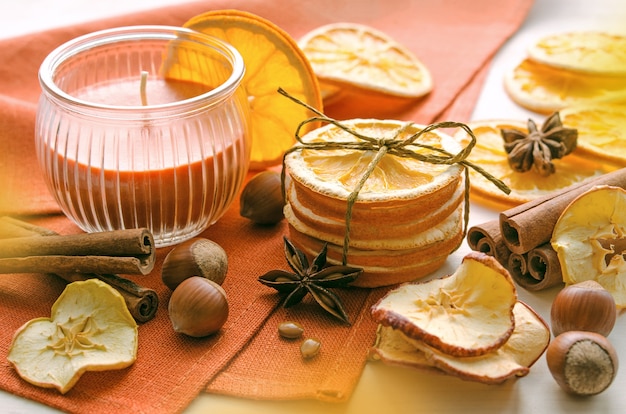 Secar rodajas de naranja y vela