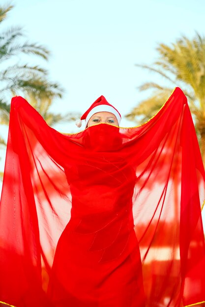 Foto sección baja de una mujer con ropa tradicional