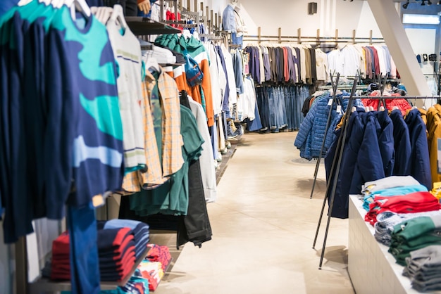 Sección de ropa interior en tienda de mercado y supermercado.